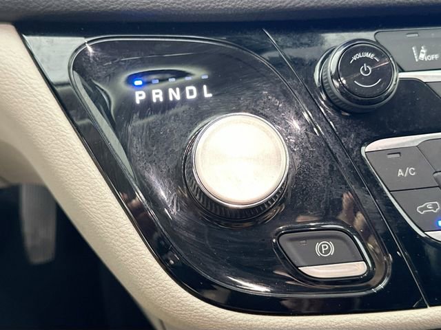 Used 2024 Chrysler Pacifica Select image 24