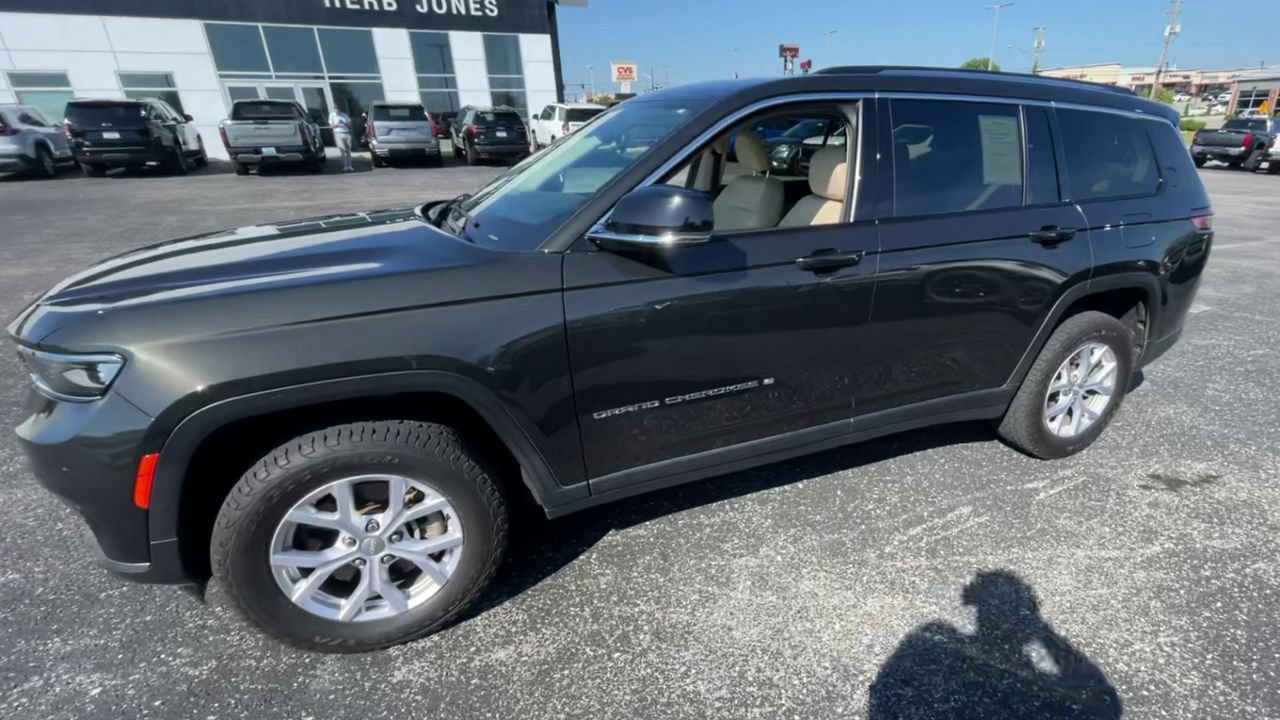 Used 2022 Jeep Grand Cherokee L Limited AWD/4WD image 6