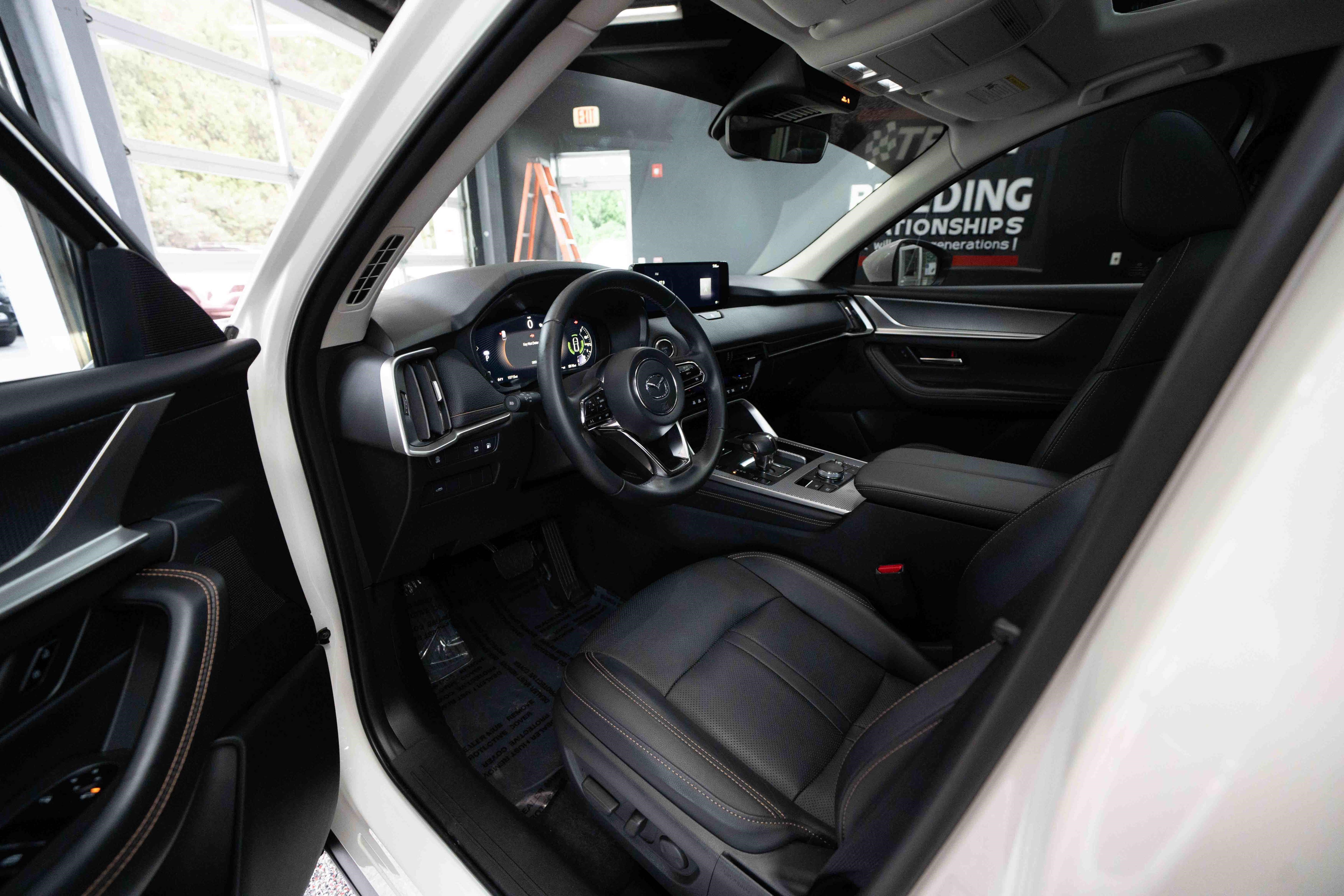 Used 2024 MAZDA CX-90 Plug-In Hybrid w/ Preferred AWD/4WD image 8