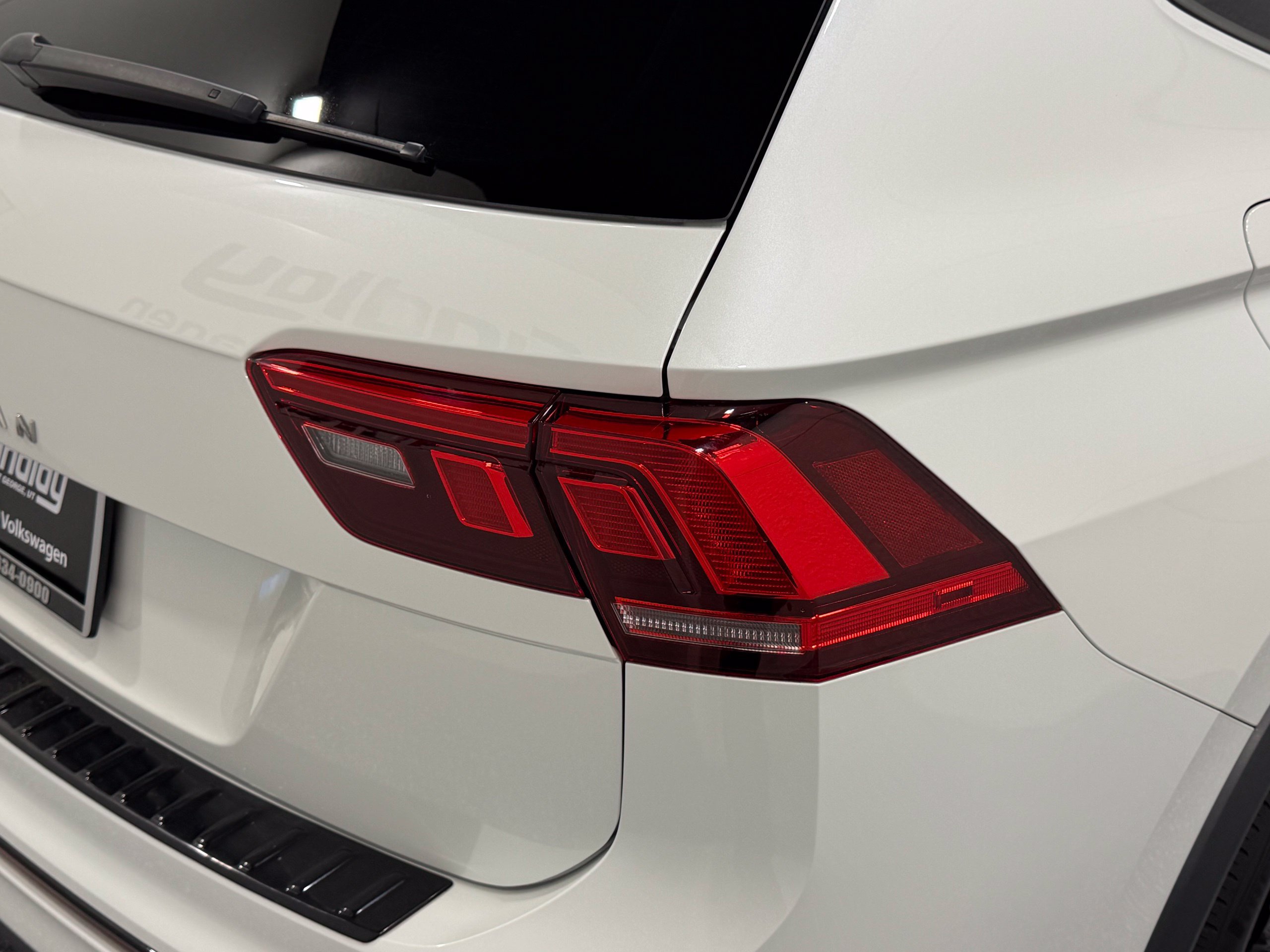 Certified 2023 Volkswagen Tiguan SE R-Line FWD image 18