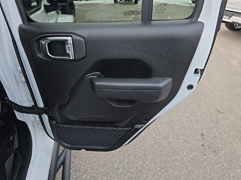 Certified 2023 Jeep Gladiator Willys image 13