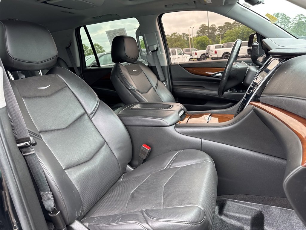 Used 2020 Cadillac Escalade Premium Luxury image 32