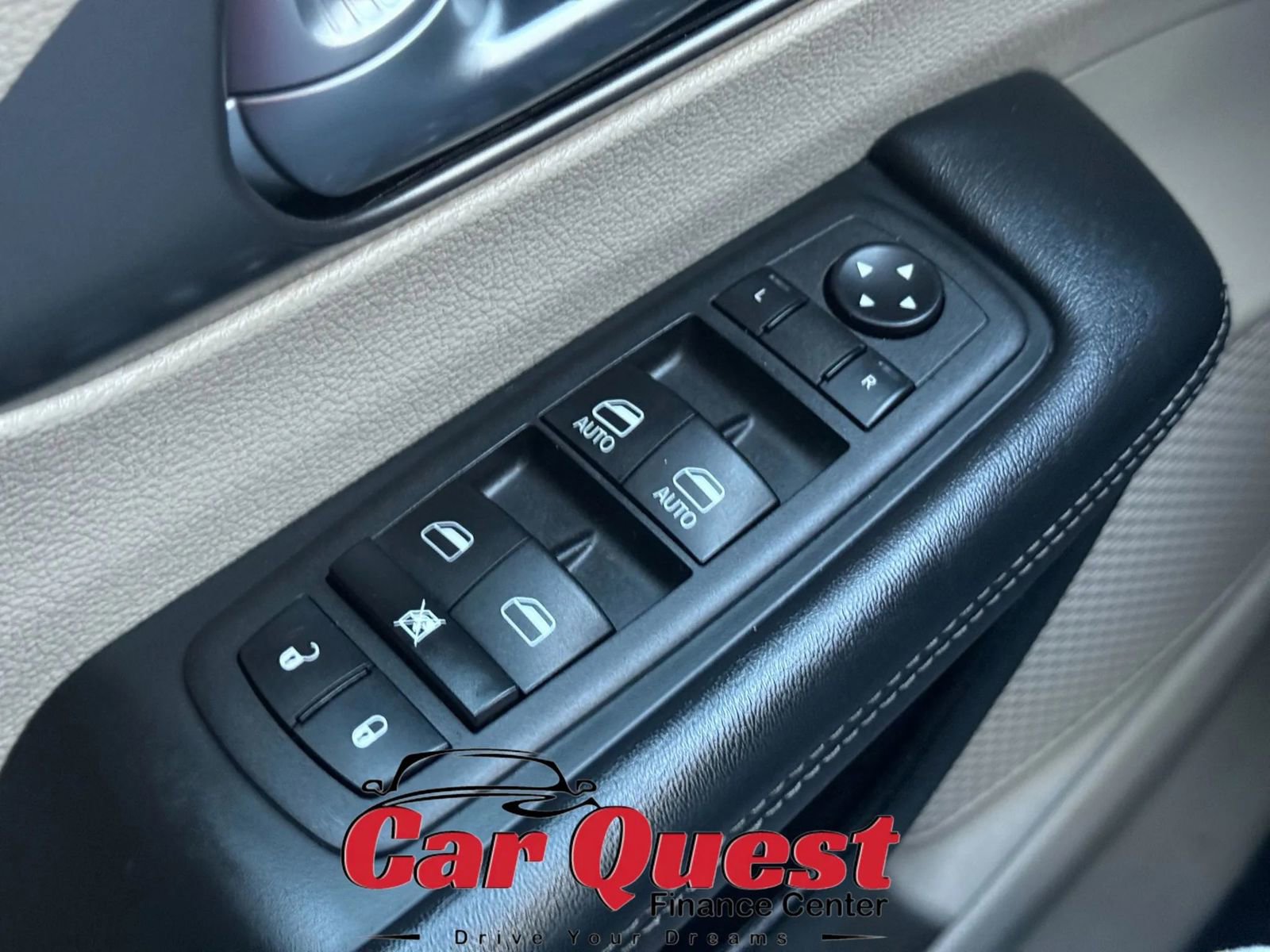 Used 2023 Chrysler Pacifica Touring-L FWD image 30