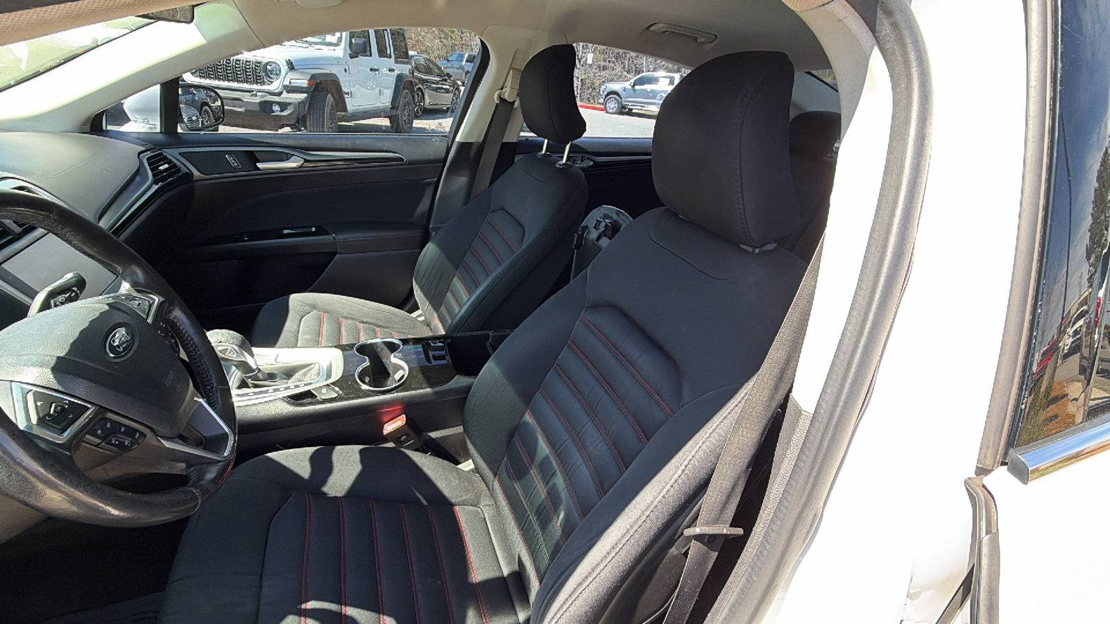 Used 2016 Ford Fusion SE image 17