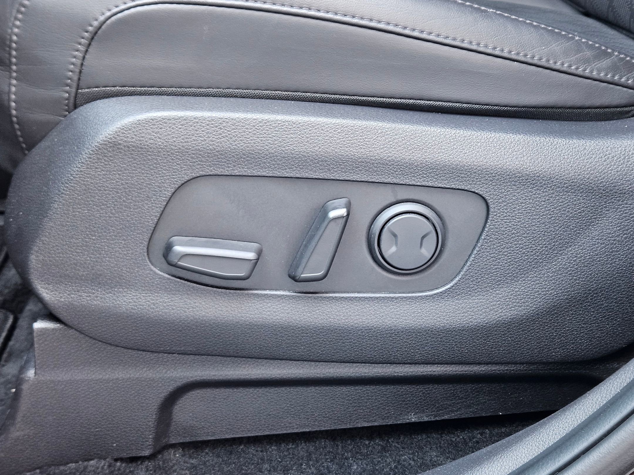 Used 2024 Kia Carnival LX FWD image 20