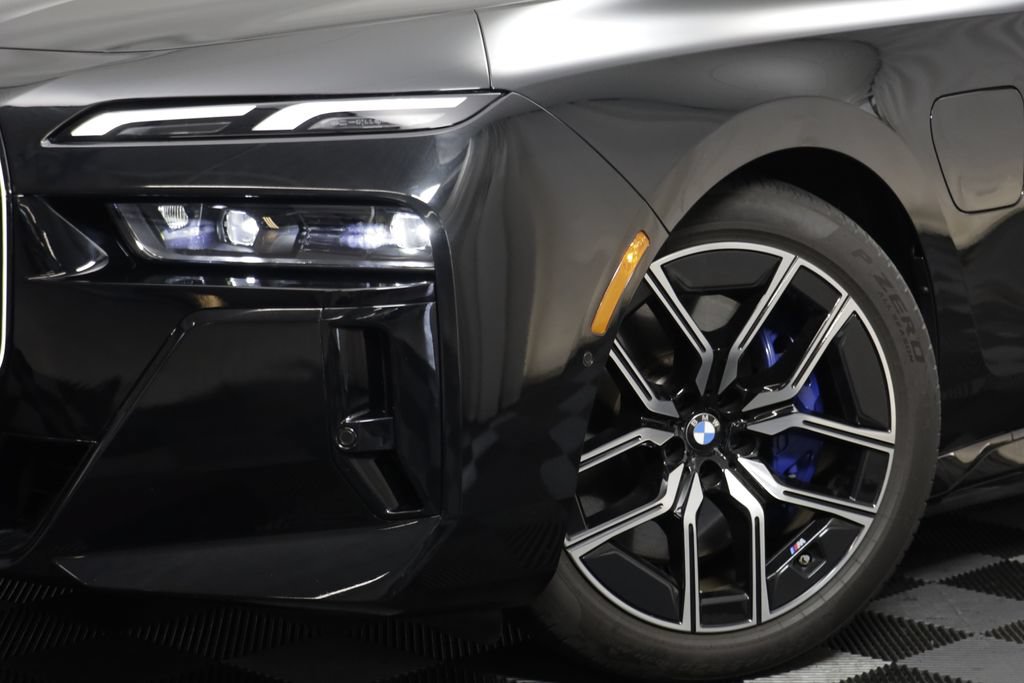 Used 2026 BMW 750e xDrive w/ Premium Package AWD/4WD image 3
