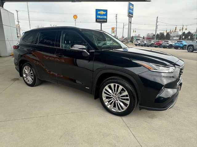 Used 2023 Toyota Highlander Platinum image 3