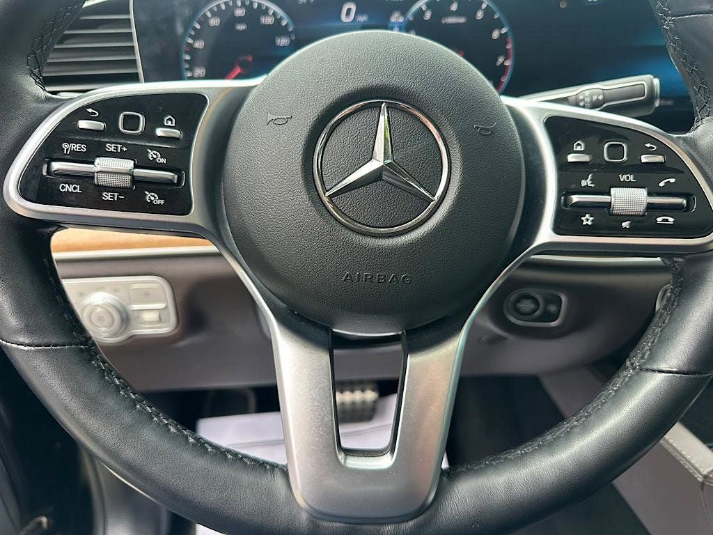 Used 2023 Mercedes-Benz GLS 450 4MATIC image 23