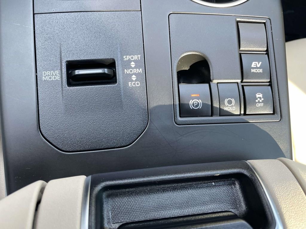 Used 2023 Toyota Highlander XLE image 42