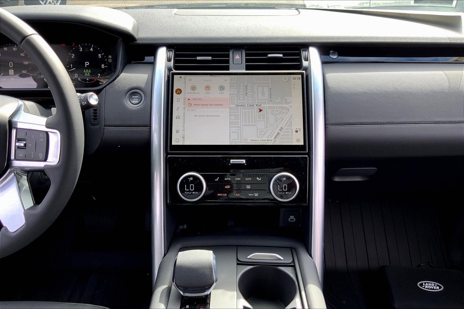 New 2025 Land Rover Discovery S image 7