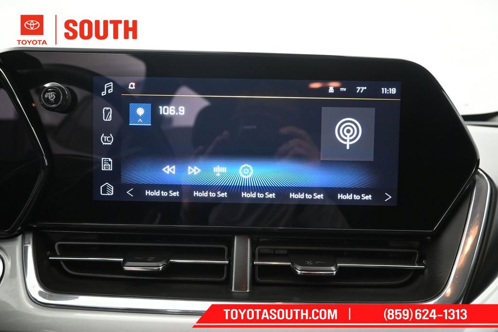 Used 2025 Chevrolet Trax LT w/ LT Convenience Package FWD image 13