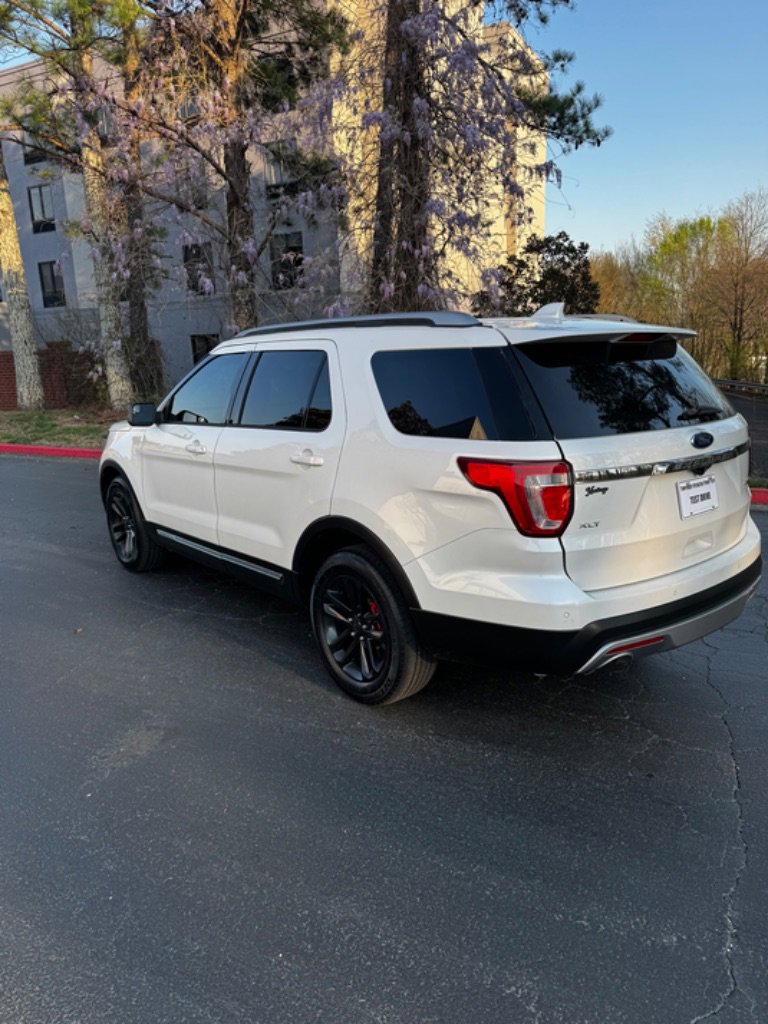 Used 2016 Ford Explorer XLT w/ Equipment Group 202A FWD image 3