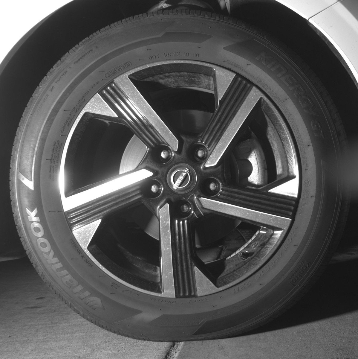 Used 2025 Nissan Sentra SV FWD image 13