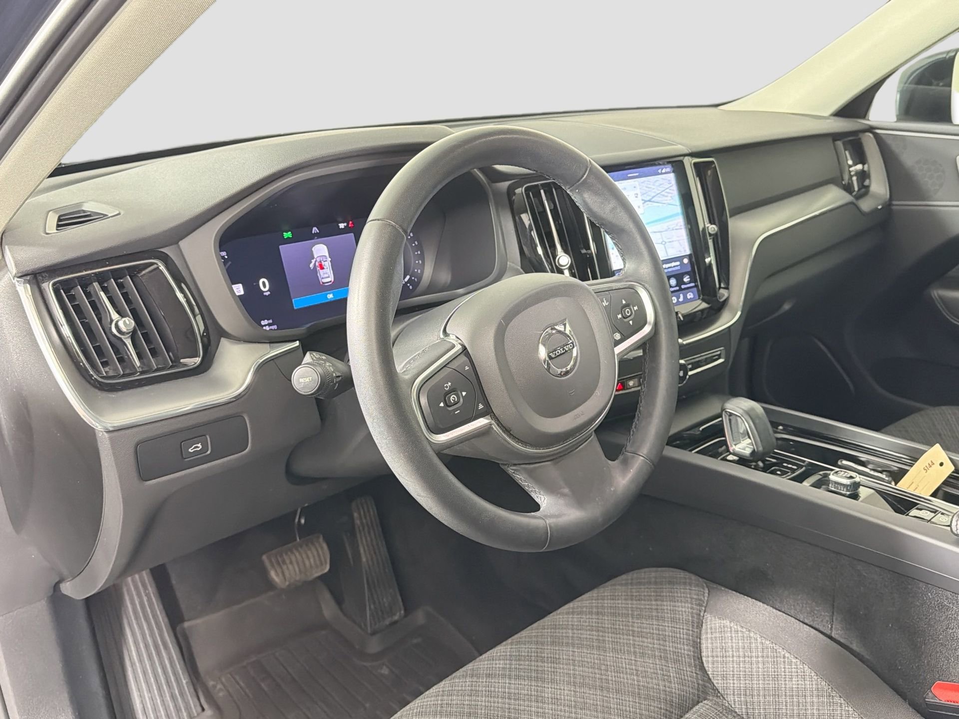 Certified 2023 Volvo XC60 B5 Core AWD/4WD image 10