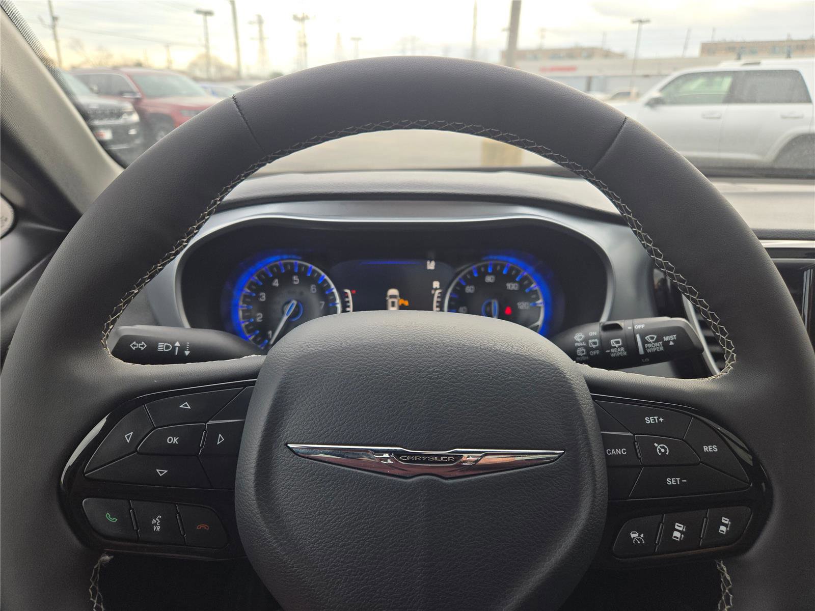 Used 2025 Chrysler Pacifica Limited w/ Uconnect Theater Family Group image 38