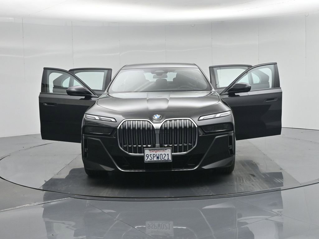 Used 2025 BMW 740i image 32