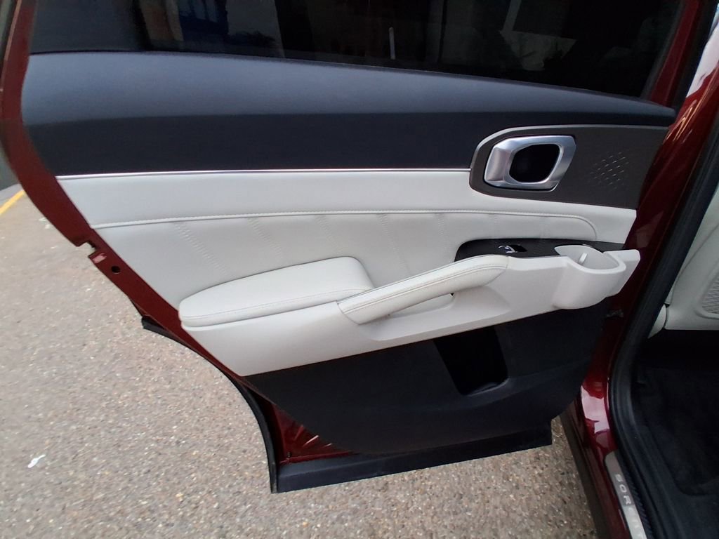 Used 2024 Kia Sorento SX image 16