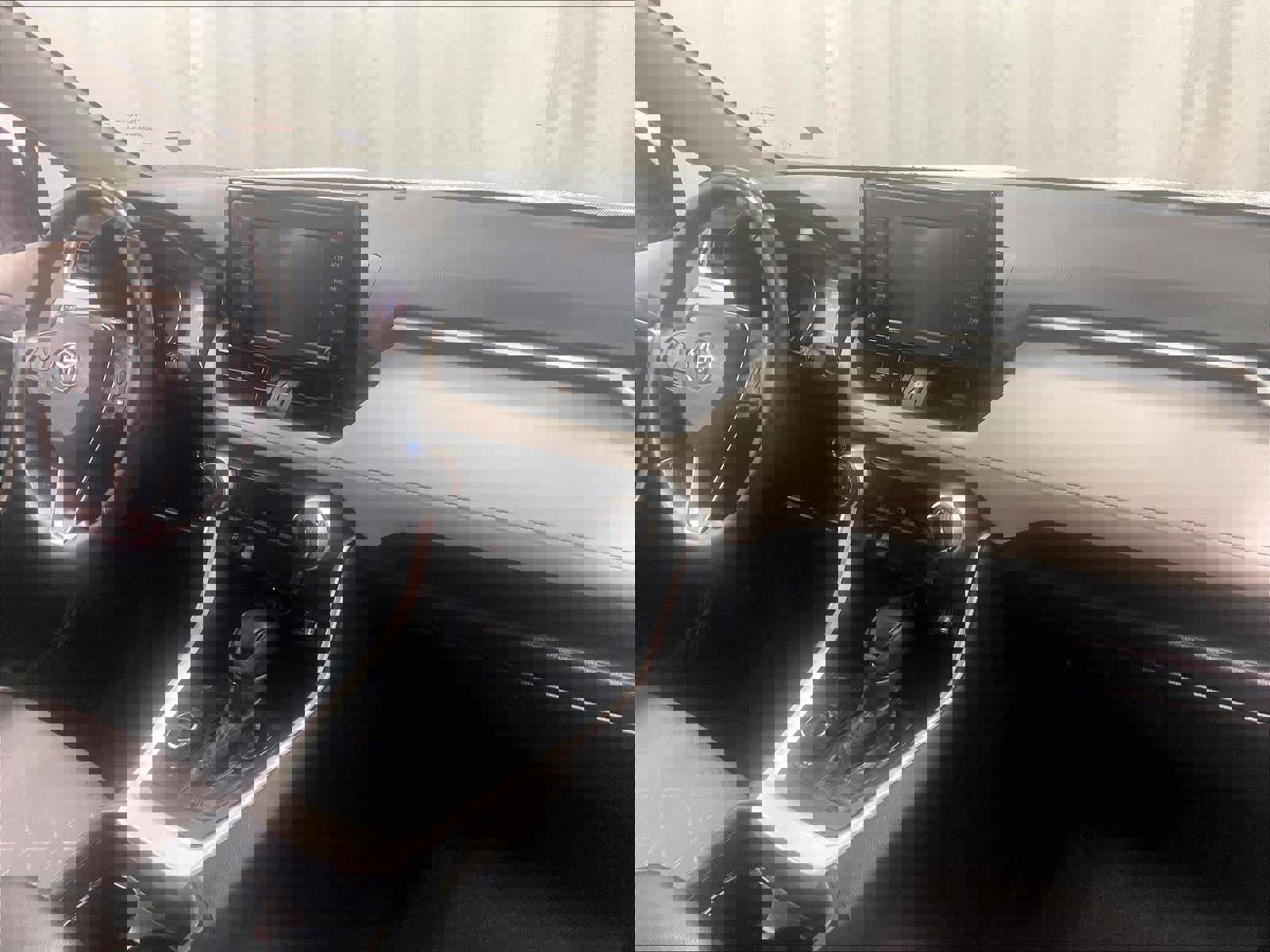 Used 2021 Toyota RAV4 XLE w/ Convenience Package image 14