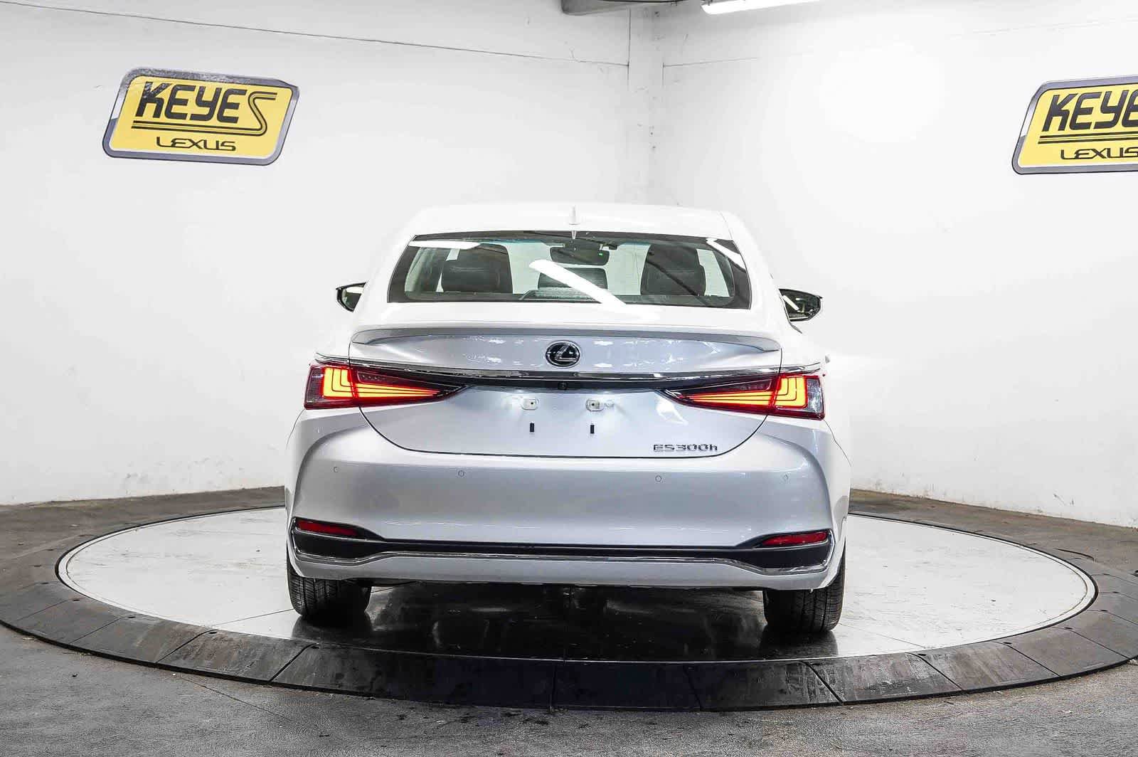 Certified 2025 Lexus ES 300h w/ Premium Package FWD image 3