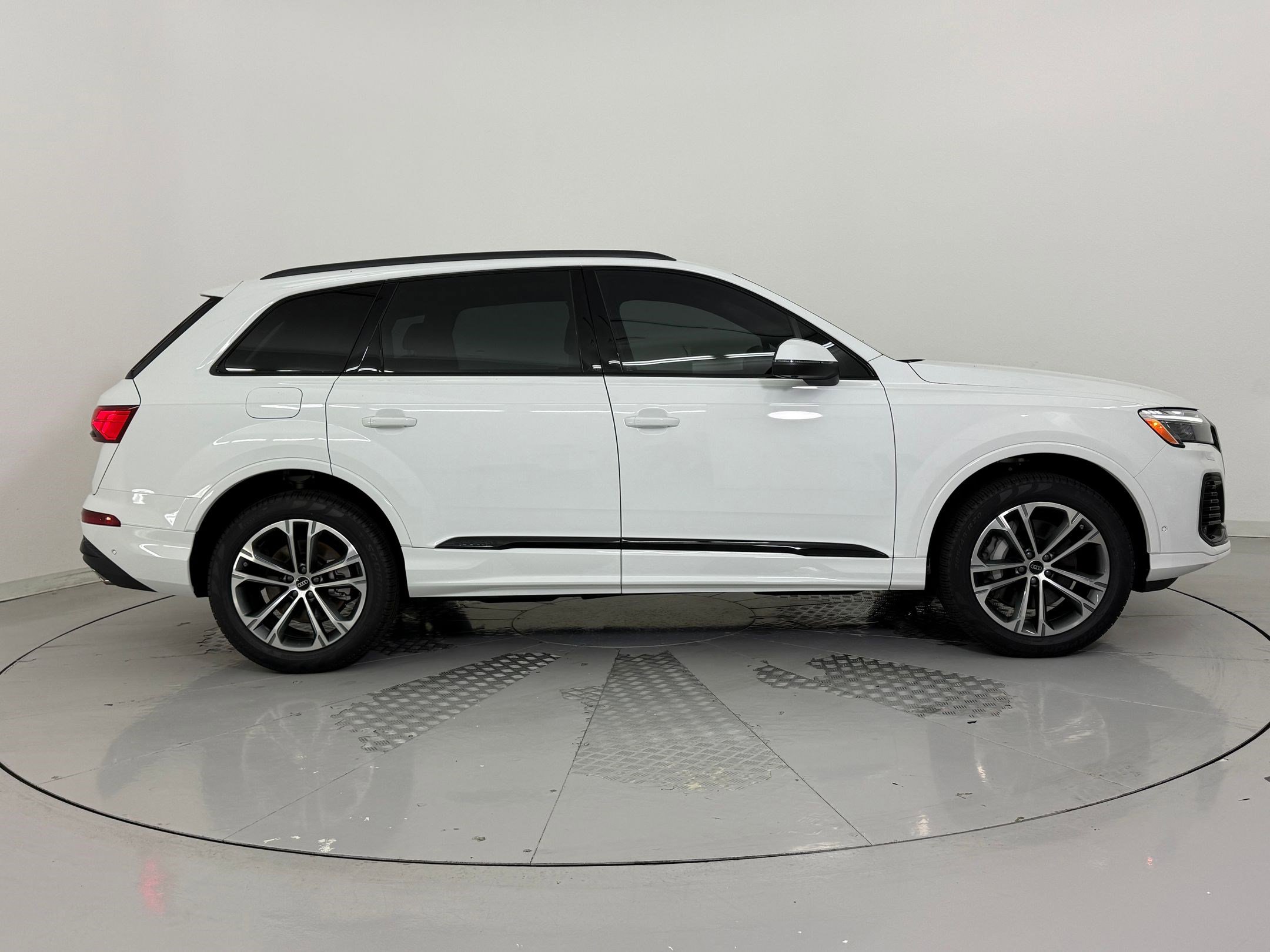 New 2026 Audi Q7 3.0T Premium w/ Convenience Plus Package AWD/4WD image 8