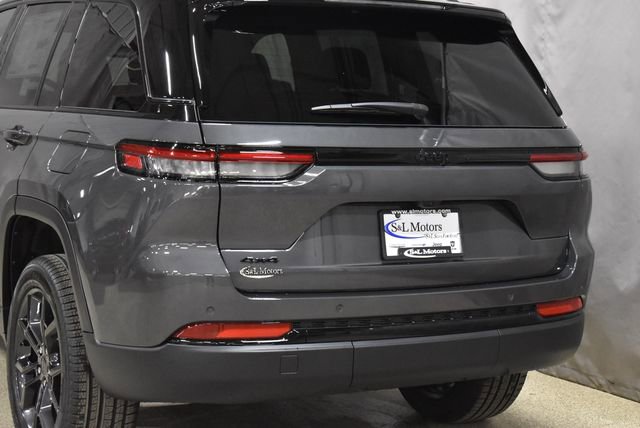 New 2025 Jeep Grand Cherokee Limited w/ Trailer Tow Package image 9