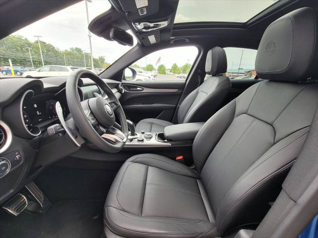Used 2025 Alfa Romeo Stelvio Sprint AWD/4WD image 19