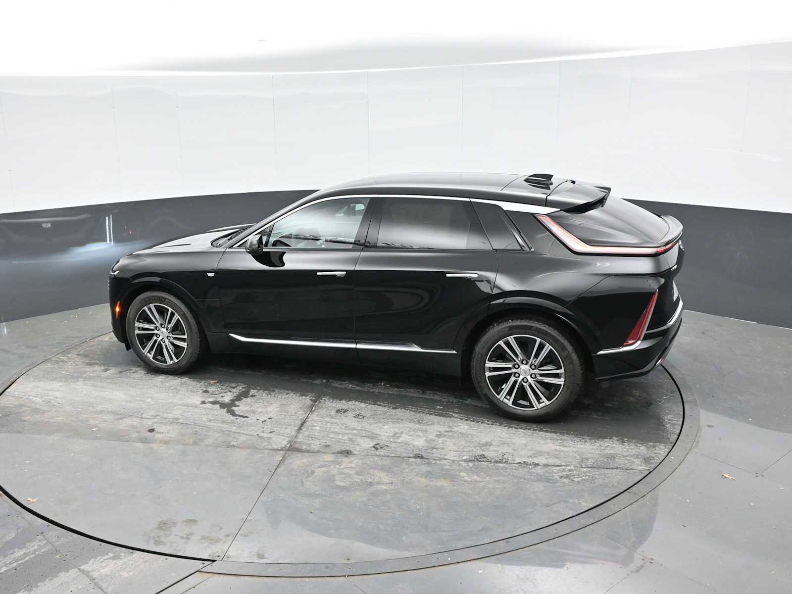 New 2025 Cadillac Lyriq Luxury image 25