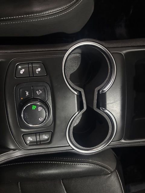 Used 2024 GMC Terrain SLT AWD/4WD image 19