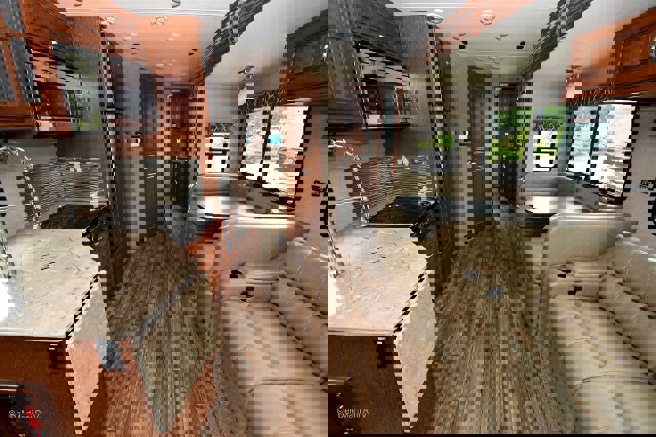 Used 2017 RAM 5500 SLT w/ Quick Order Package 29G SLT AWD/4WD image 4