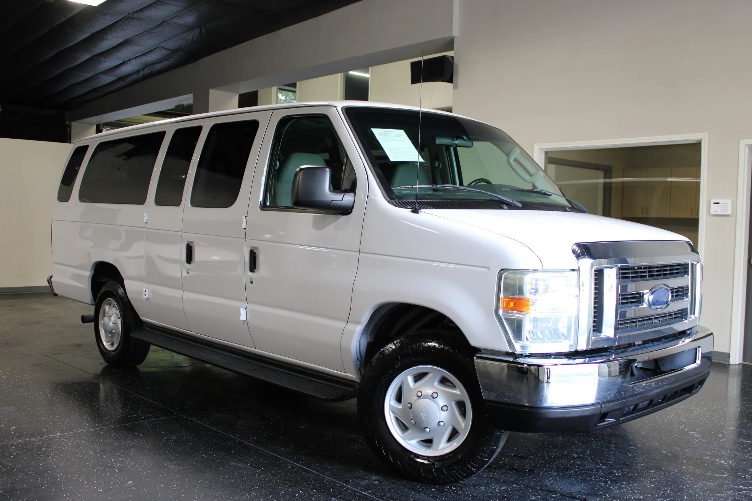 Used 2008 Ford E-350 and Econoline 350 XL RWD image 34