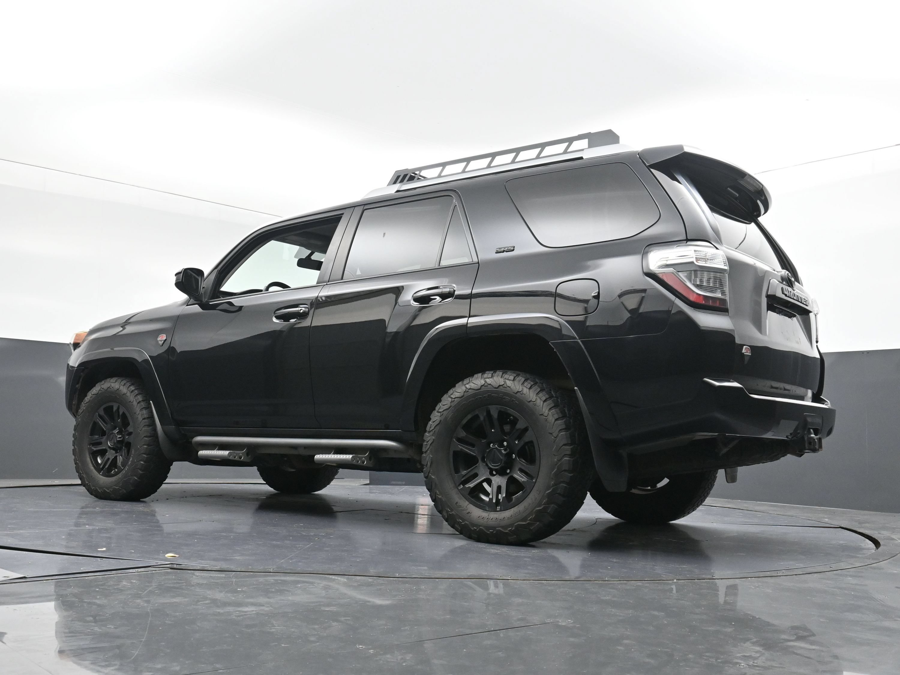 Used 2017 Toyota 4Runner SR5 AWD/4WD image 28