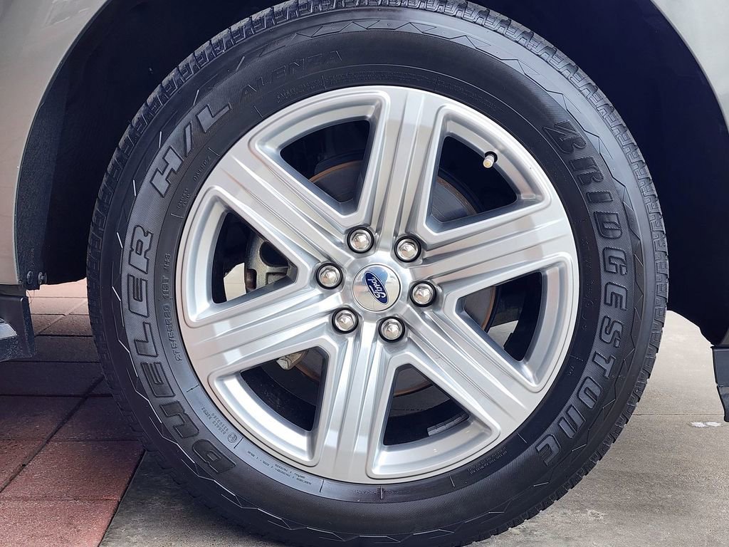 Used 2019 Ford Expedition XLT w/ Equipment Group 202A RWD image 4