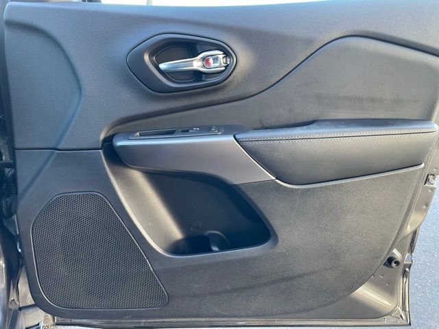 Used 2022 Jeep Cherokee Limited w/ Mopar Interior Package image 28