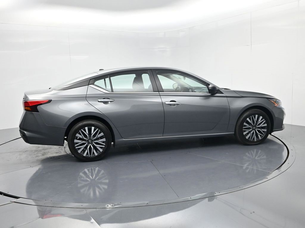 Used 2024 Nissan Altima 2.5 SV image 8