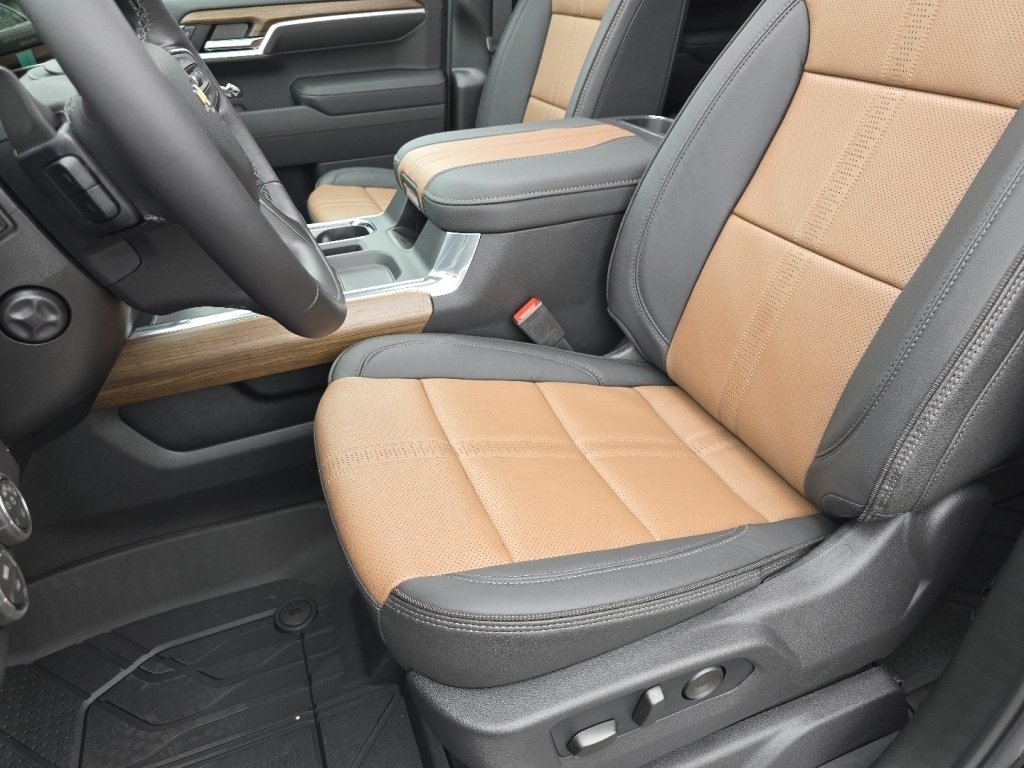 New 2026 Chevrolet Silverado 1500 High Country AWD/4WD image 17