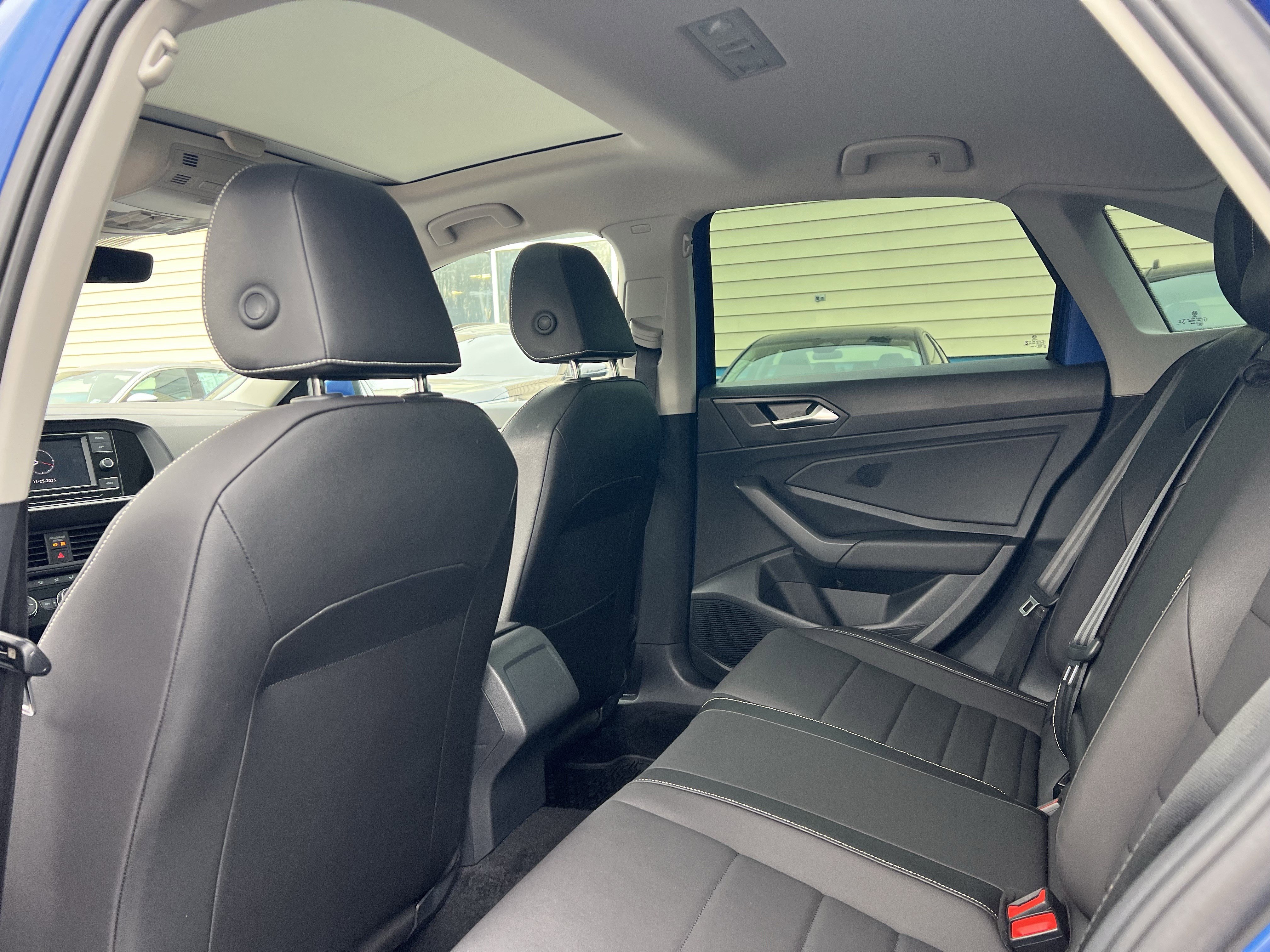 Used 2024 Volkswagen Jetta SE w/ Panoramic Sunroof Package image 24