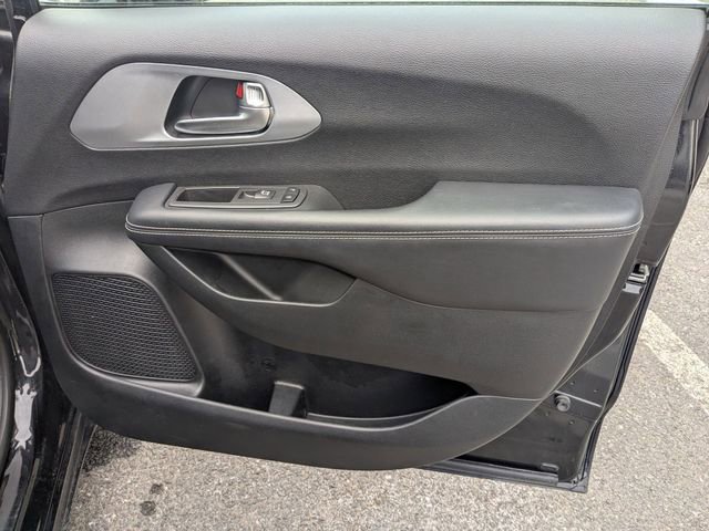 Used 2022 Chrysler Pacifica Touring-L w/ S Appearance Package image 26