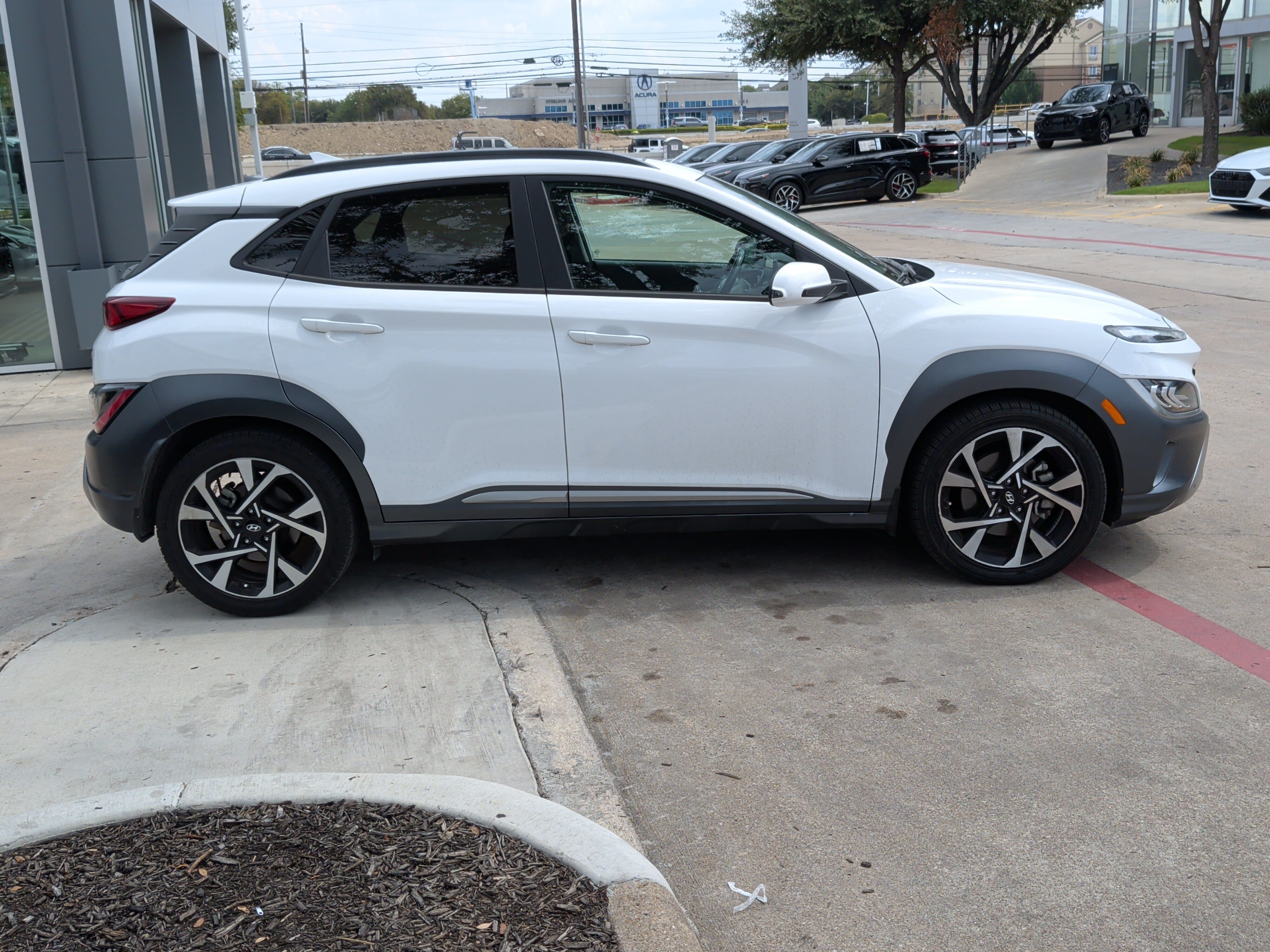 Used 2022 Hyundai Kona Limited FWD image 11