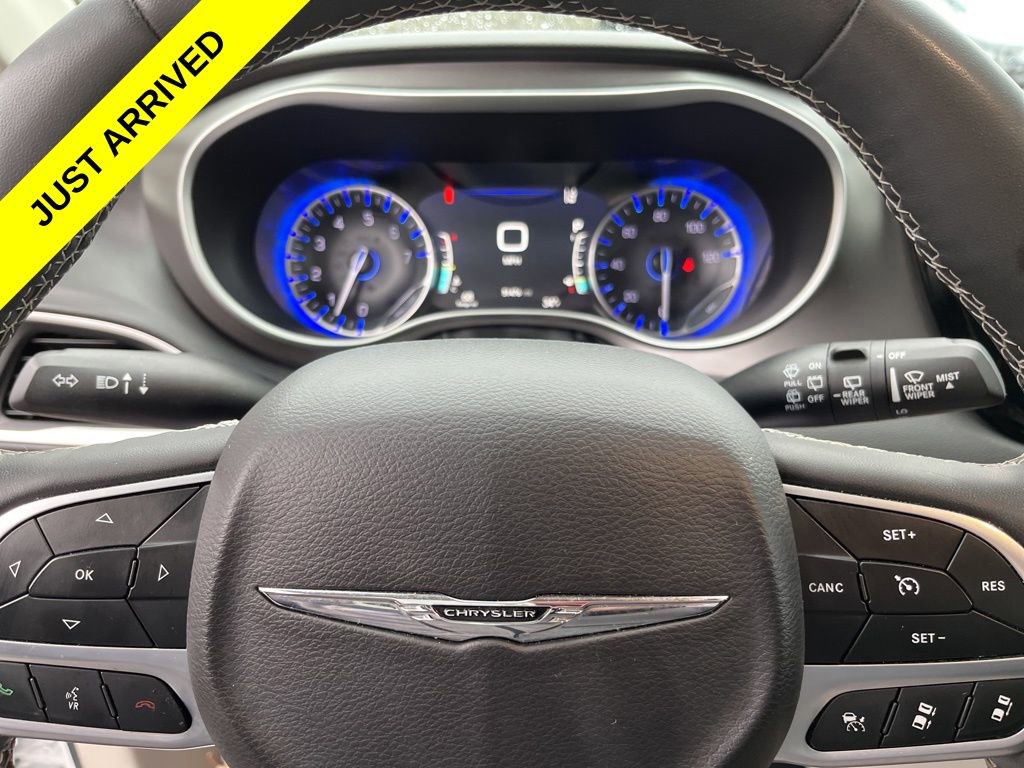 Used 2024 Chrysler Pacifica Touring-L image 22