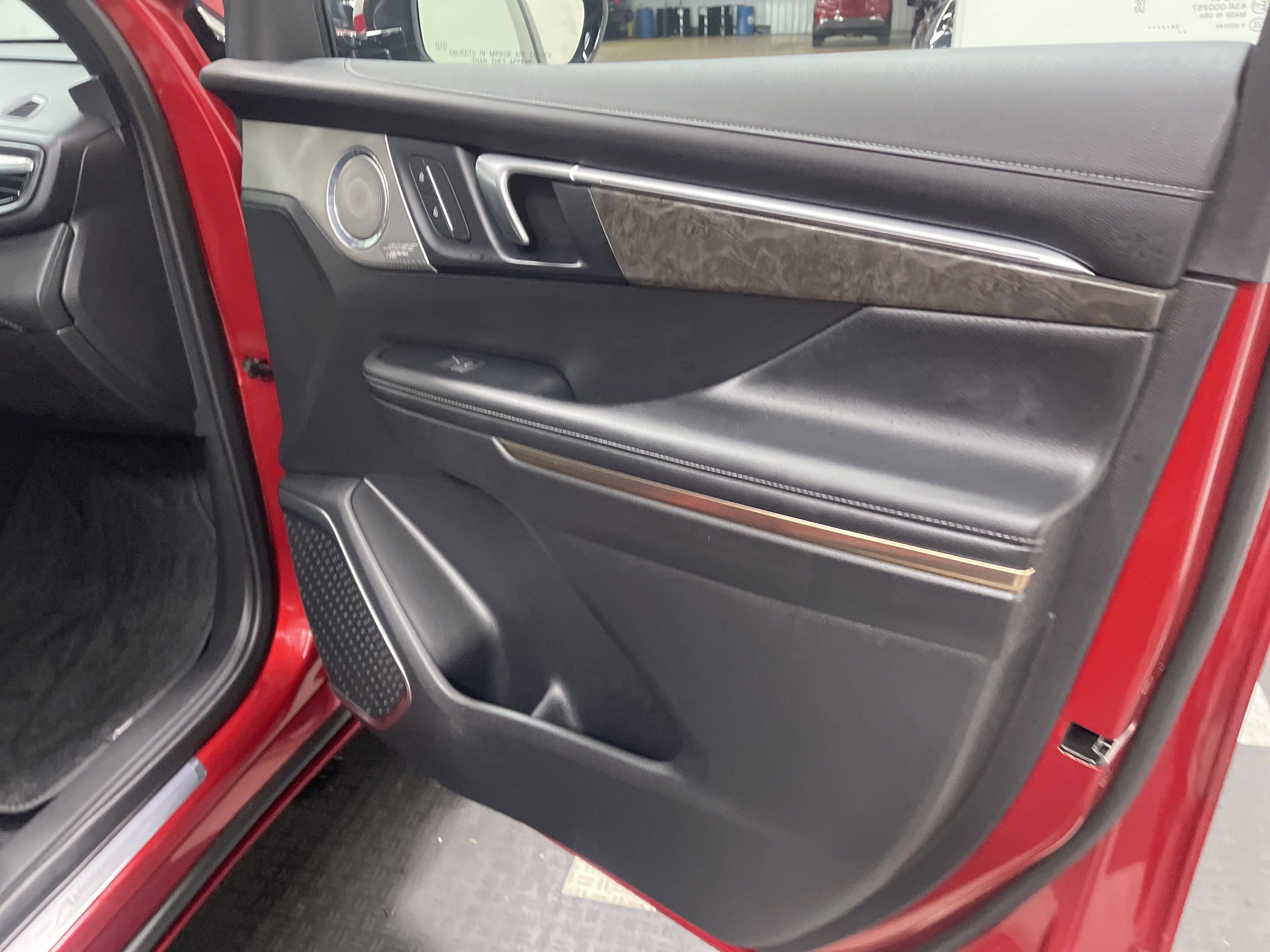 Used 2025 Buick Enclave Avenir FWD image 25