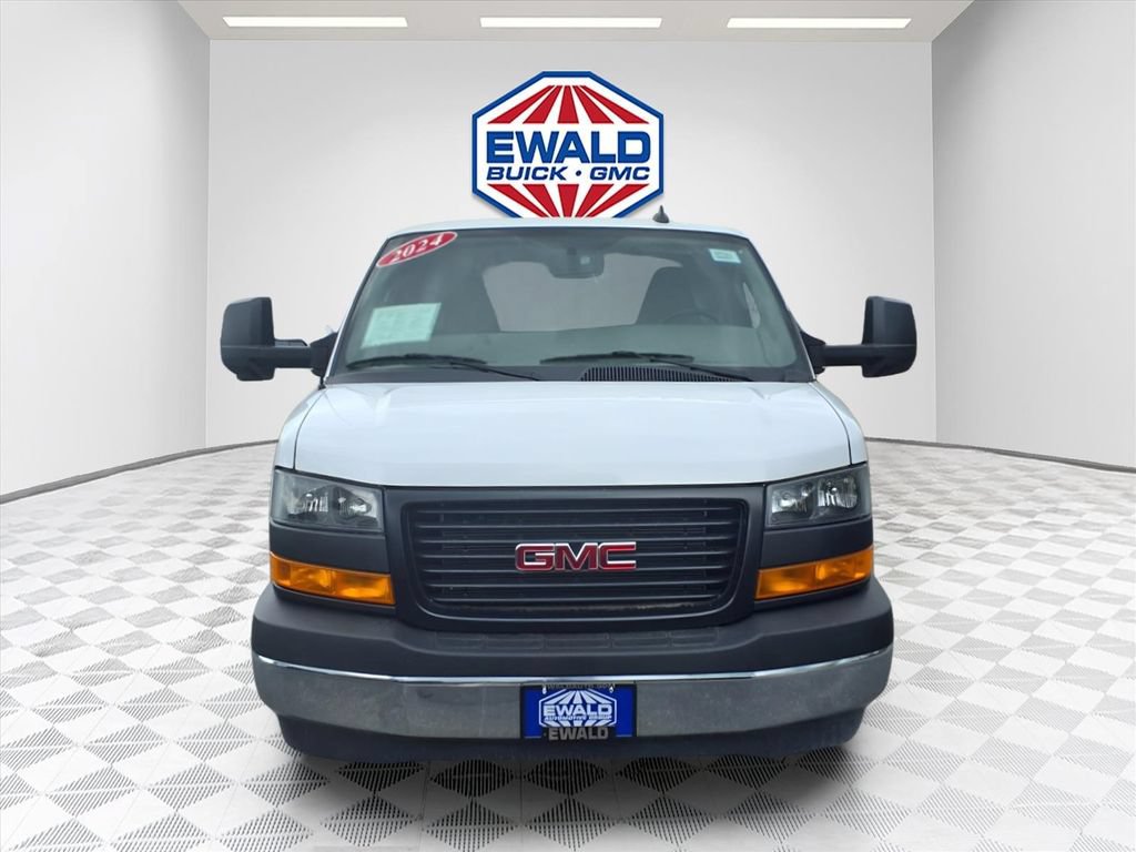 Used 2024 GMC Savana 3500 Extended w/ Power Convenience Package RWD image 4