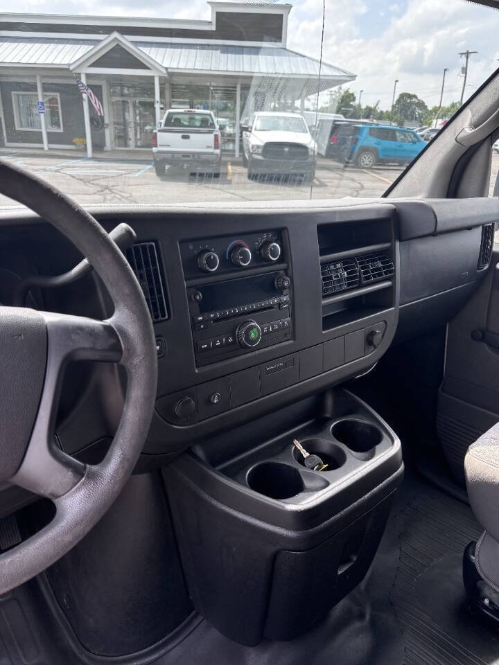 Used 2013 Chevrolet Express 1500 RWD image 6