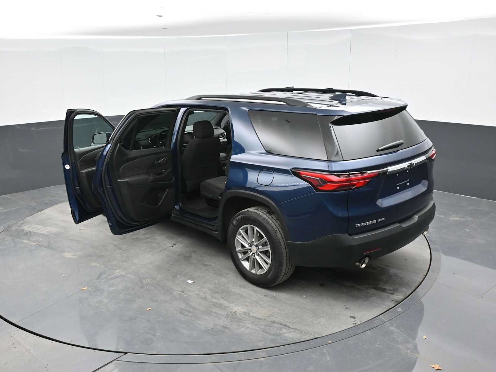Used 2023 Chevrolet Traverse LT AWD/4WD image 51