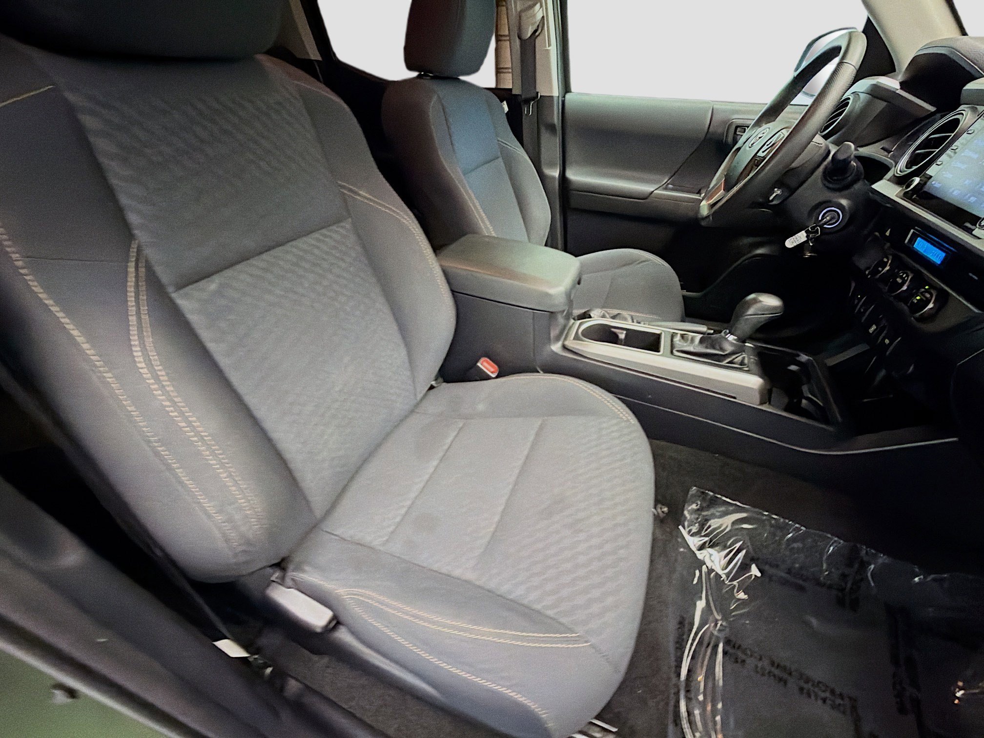 Used 2021 Toyota Tacoma SR5 w/ Trail Edition image 15