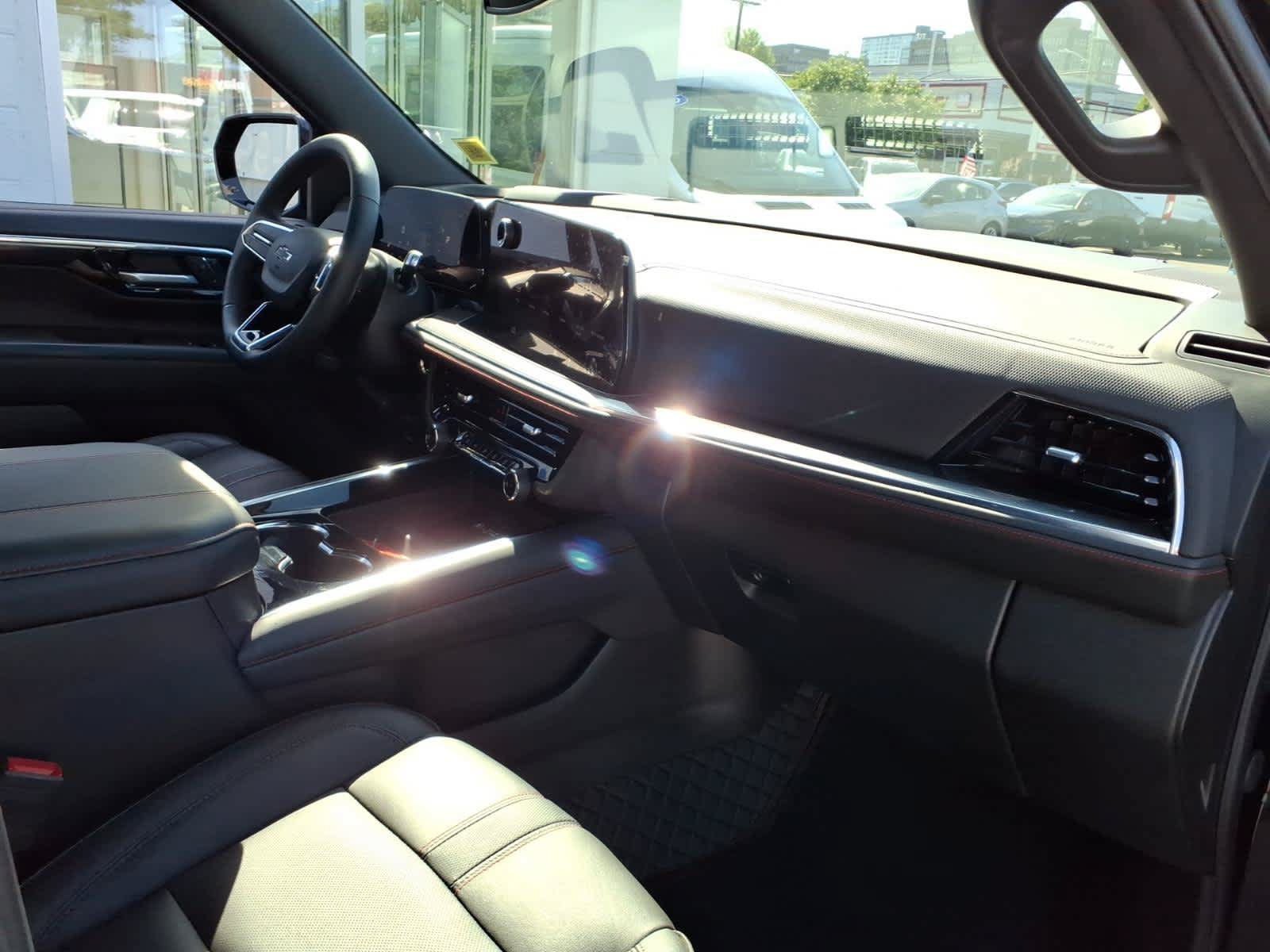 Used 2025 Chevrolet Suburban RST w/ Comfort Package AWD/4WD image 21