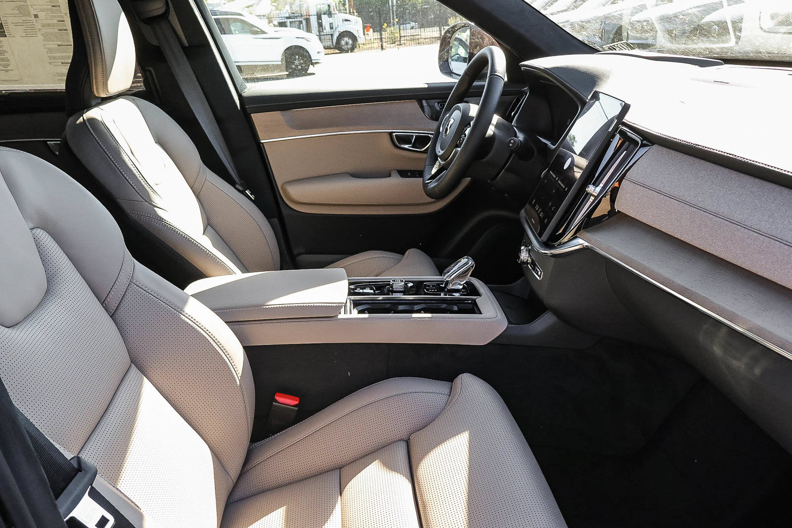 New 2026 Volvo XC90 T8 Ultra w/ Lounge Package AWD/4WD image 16