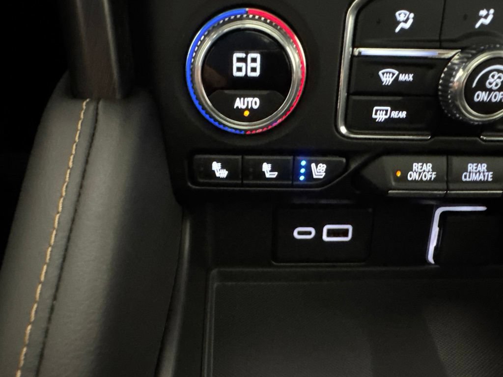Used 2024 GMC Yukon AT4 w/ Technology Package AWD/4WD image 47