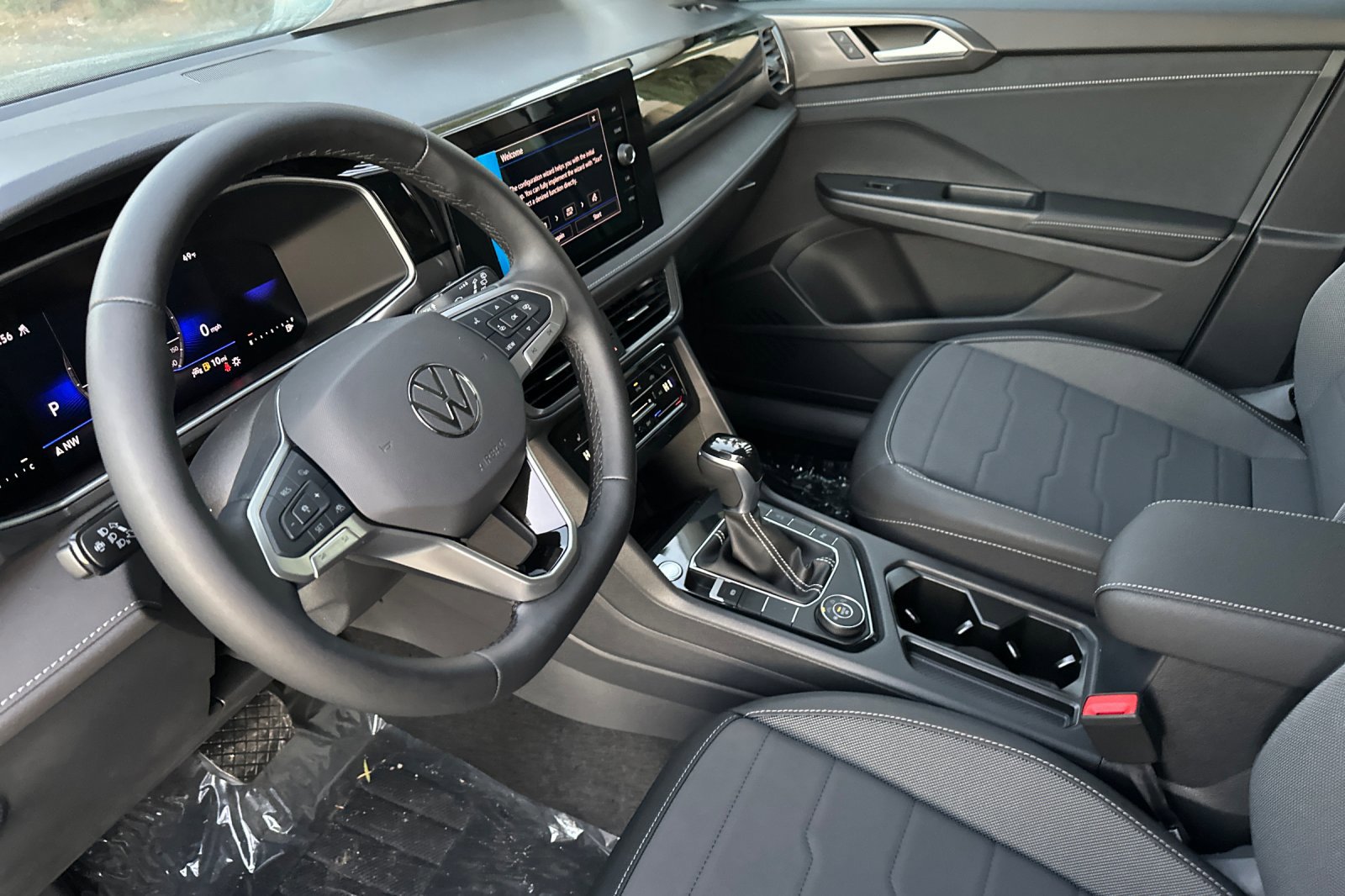 New 2026 Volkswagen Taos SE image 10