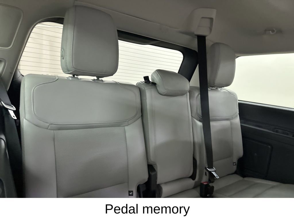 Used 2025 Ford Expedition Platinum image 27