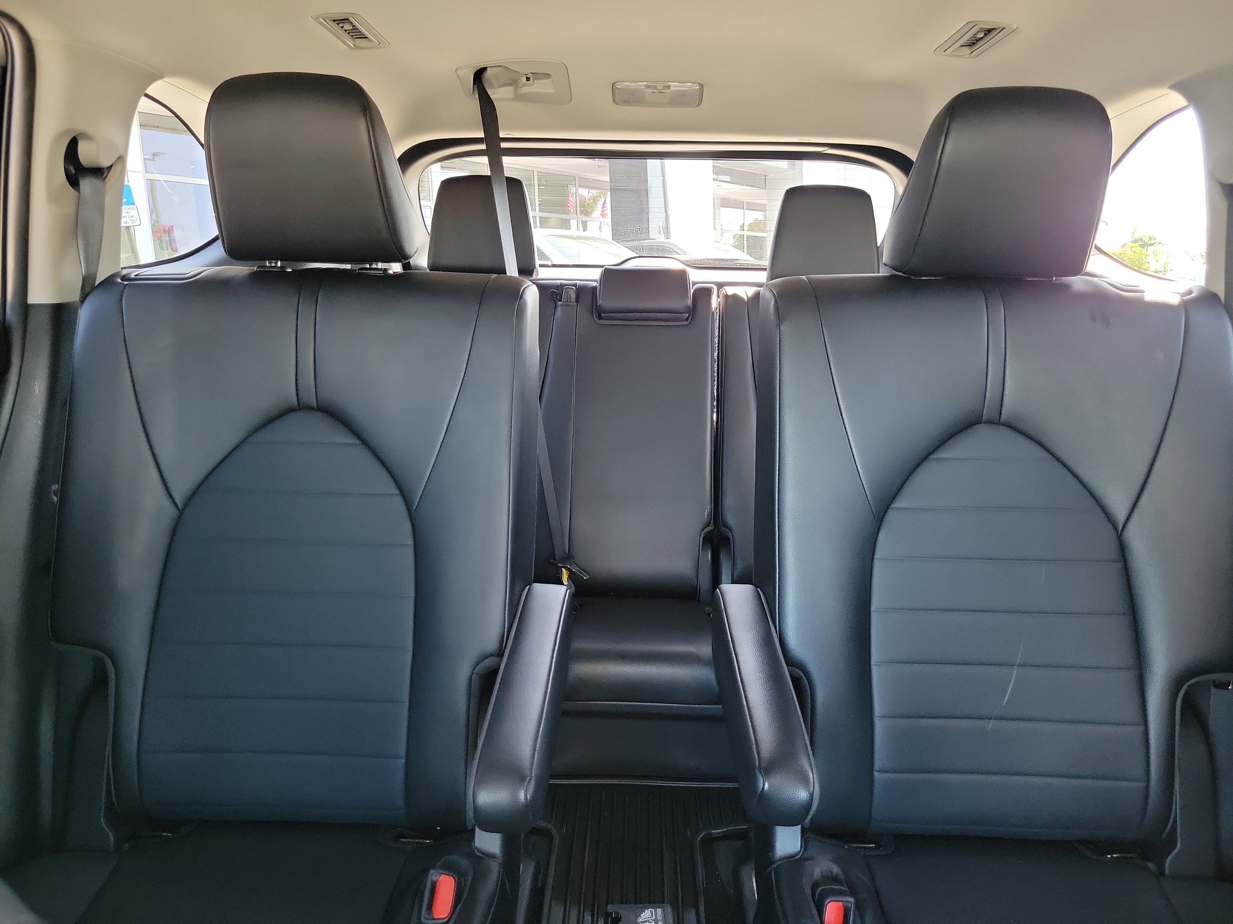 Used 2023 Toyota Highlander XLE FWD image 16